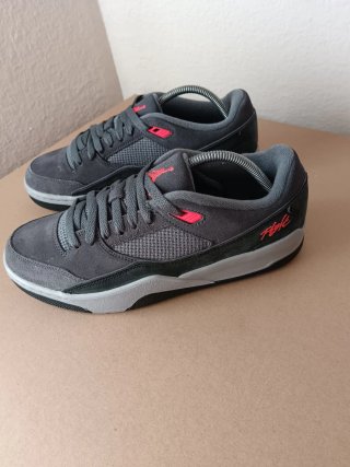 Zapatillas Jordan Flight Court Grises Rojas