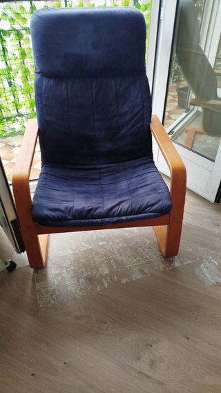 Sillón de tela y madera