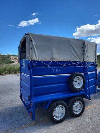 Remolque van caballo y medio azul