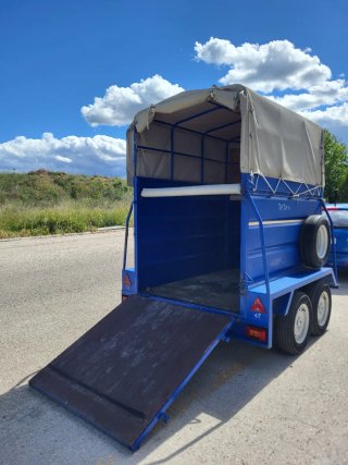 Remolque van caballo y medio azul