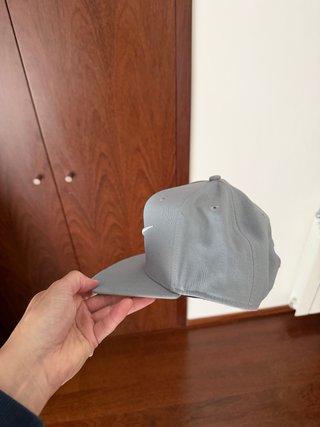 Boné Nike Cinza