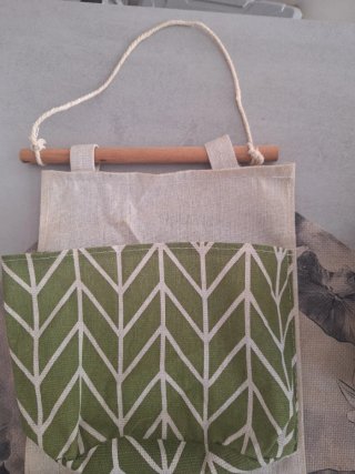 Caja y bolsa de tela con madera