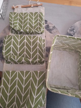 Caja y bolsa de tela con madera