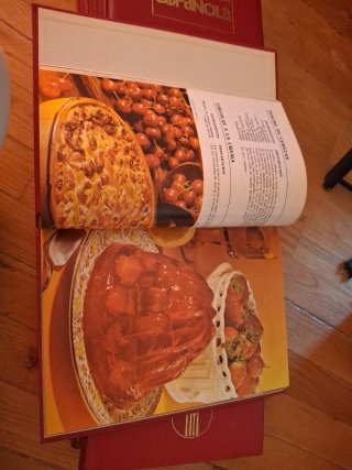 El libro de oro de la cocina española