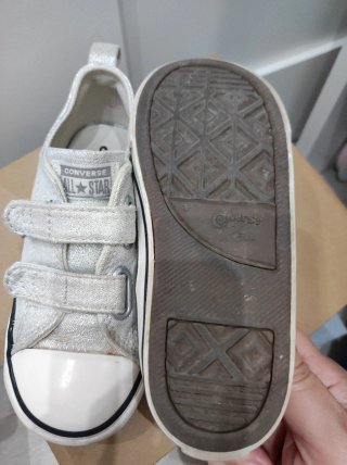 Converse plateadas niña de velcro. Talla 26