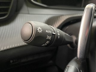 Peugeot 2008 Allure Hybrid 1.2 145CV eDCS6 MHEV!!!