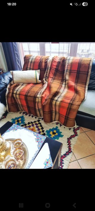 Cuscino berbero fatto a mano in lana vergine