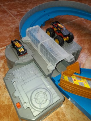 Pista Hot Wheels Monster Trucks Escorpión