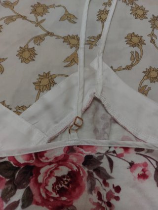 Blusa floral rosa y blanca