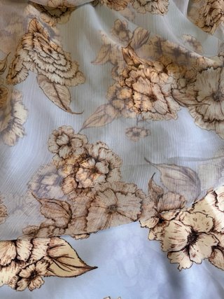 Falda midi Zara floral azul y beige
