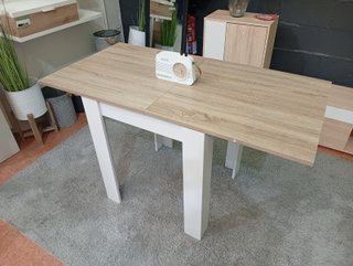 Mesa de comedor madera y blanca