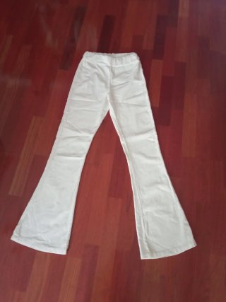 Pantalones blancos acampanados mujer