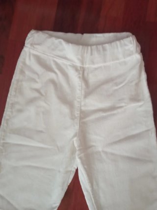 Pantalones blancos acampanados mujer