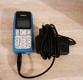 Nokia 2310 RM-189 con caricabatteria