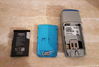 Nokia 2310 RM-189 con caricabatteria