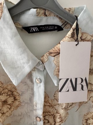 Blusa estampada azul de Zara