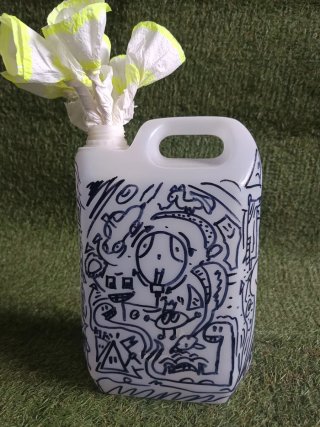Jarrón artístico y reciclado hecho a mano