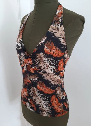 Camiseta Estampada Espalda Abierta