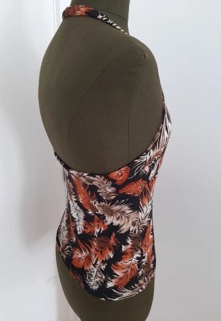 Camiseta Estampada Espalda Abierta