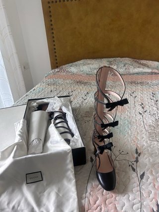 Originales Botas Gucci Negras con Lazos y Perlas