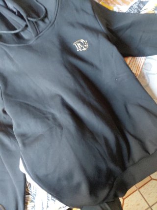 Sudadera con capucha negra