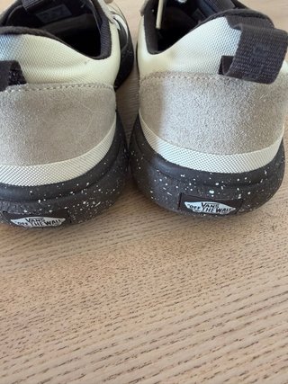 Zapatillas Vans Beige y Negro