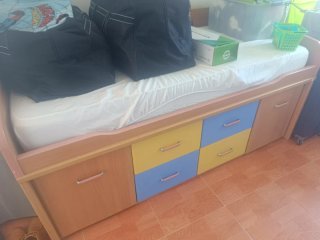 Cama infantil con cajones