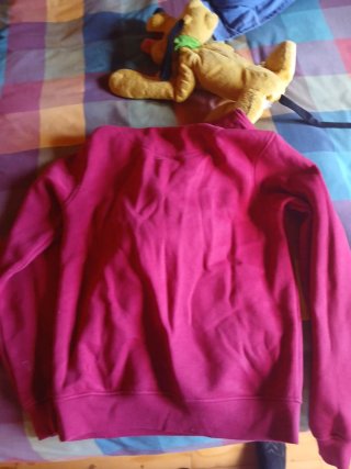 Sudadera granate con estampado Pray