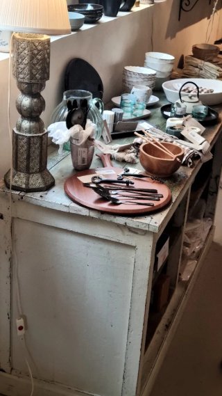 Mobile ausiliario in stile vintage in legno