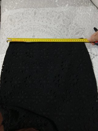 Falda guipur negra
