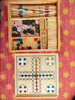 Juego de mesa de madera
