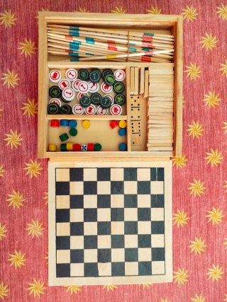 Juego de mesa de madera
