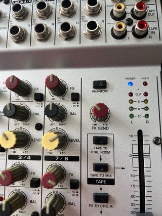 Mesa de mezclas Behringer UB1002 + Fuente