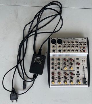 Mesa de mezclas Behringer UB1002 + Fuente