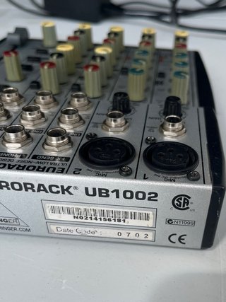 Mesa de mezclas Behringer UB1002 + Fuente