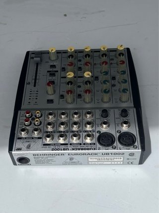 Mesa de mezclas Behringer UB1002 + Fuente