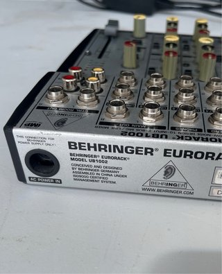 Mesa de mezclas Behringer UB1002 + Fuente
