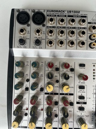 Mesa de mezclas Behringer UB1002 + Fuente