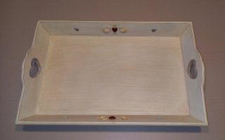 Vassoio in legno decorato con cuori e paperelle