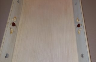 Vassoio in legno decorato con cuori e paperelle