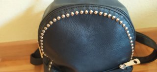 Bolso Mochila Negro con Tachuelas