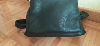 Bolso Mochila Negro con Tachuelas