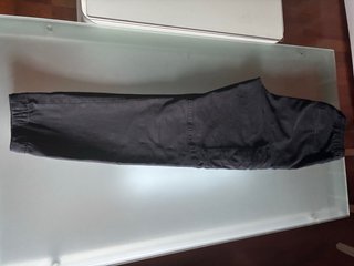 Pantalón cargo Zara negro talla S.