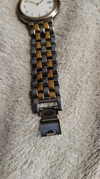 Reloj Seiko Quartz Dorado y Plateado