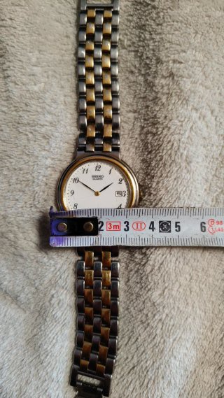 Reloj Seiko Quartz Dorado y Plateado