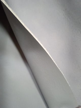Lote 2 piezas piel marrón claro y gris. 25€.