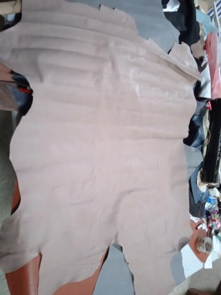 Lote 2 piezas piel marrón claro y gris. 25€.