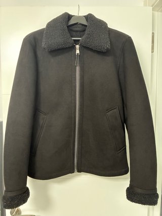 Chaqueta negra con borreguito