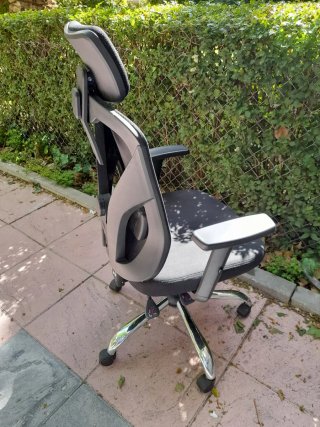 Silla de oficina giratoria negra