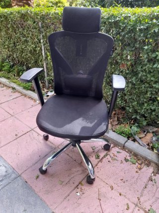 Silla de oficina giratoria negra
